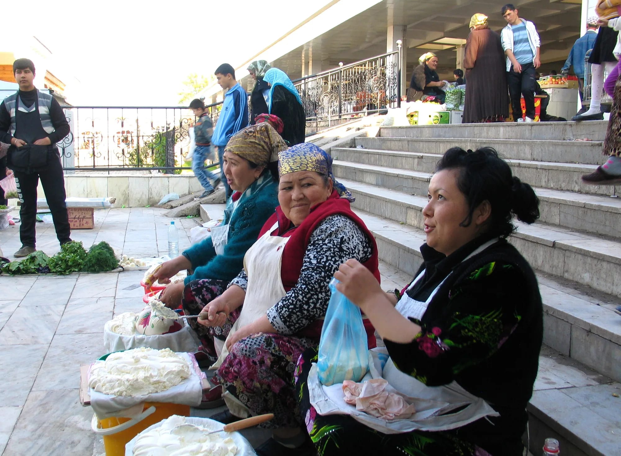 Women selling chakka in Farghana