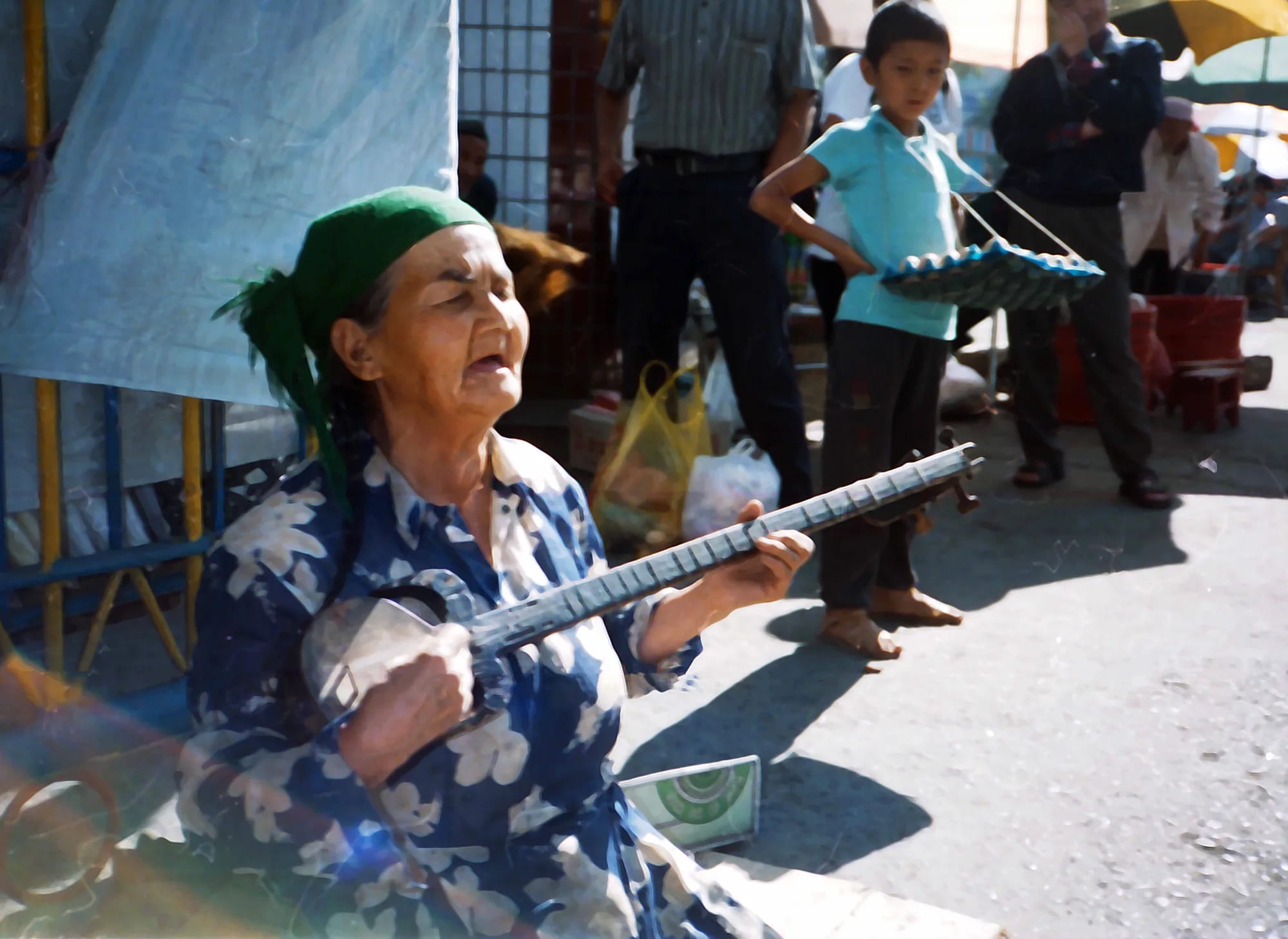 Tillahan-a Transient Musician-market in Urumchi 2