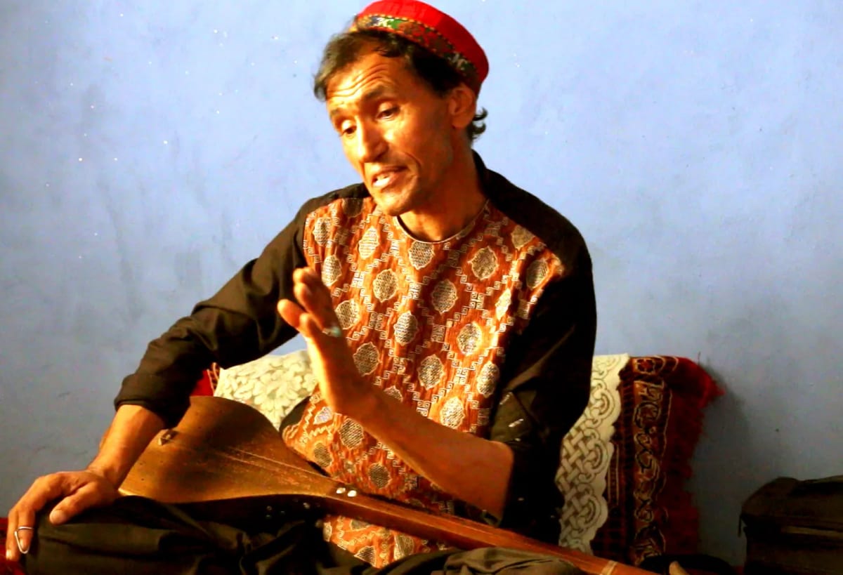Sar sar-i palez dil bar jonam
