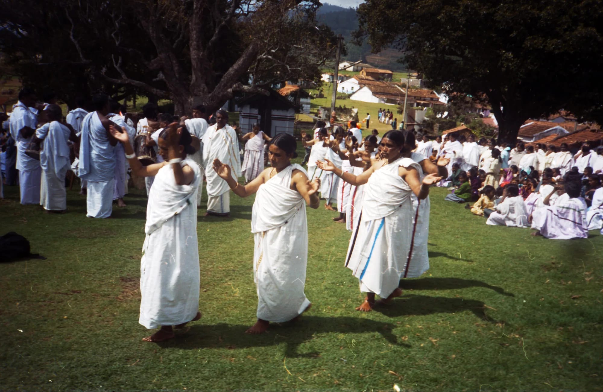 Kota women singing "Cūvalāre Mācitama"